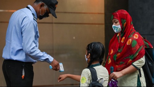 Cuáles son los síntomas de la misteriosa fiebre que ha causado la muerte de 32 niños en la India