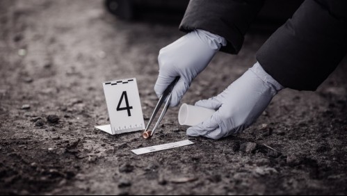 Hombre es asesinado a disparos por una presunta deuda mientras esperaba a su pareja en la vía pública