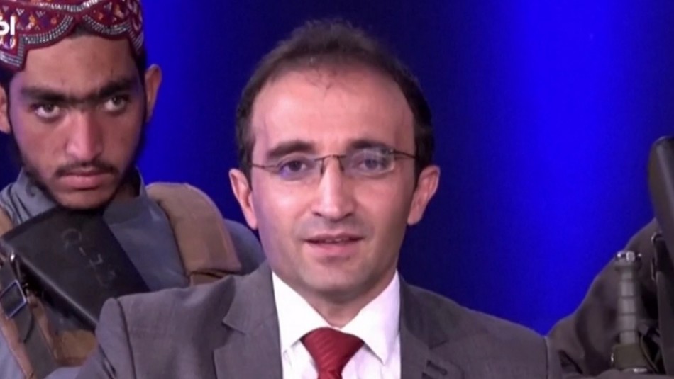 presentador-de-noticias-afgano-leyo-comunicado-mientras-era-rodeado-de-talibanes Presentador de noticias afgano leyó comunicado mientras estaba rodeado de talibanes armados