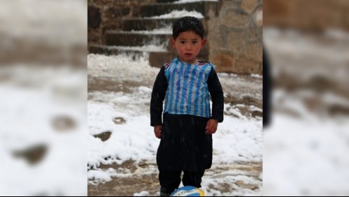 Niño afgano de la camiseta de plástico de Messi teme tras la llegada de los talibanes: 'Sálvenme de esta situación'
