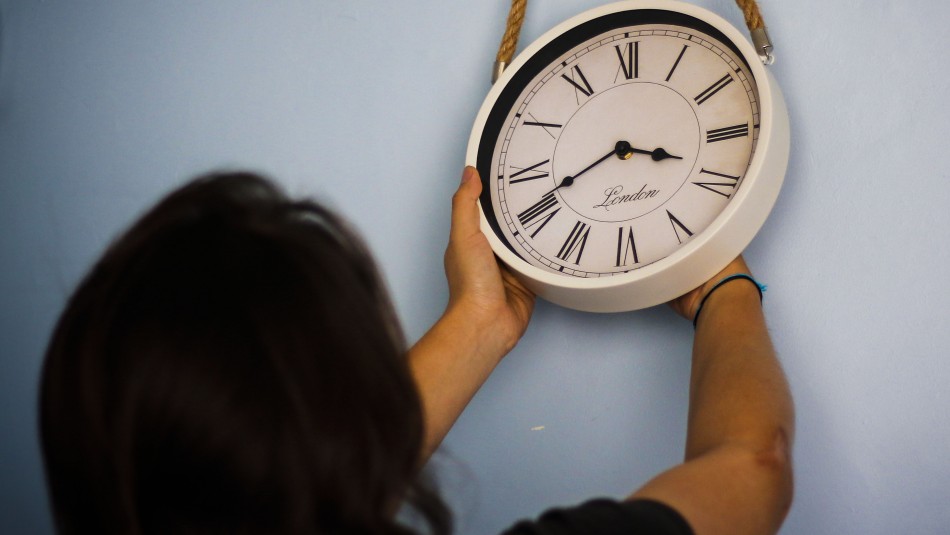 cambio-hora Cambio de horario: Experto habla de sus efectos en el organismo humano y entrega consejos