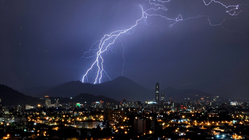 tormenta-electrica-santiago Alerta por tormentas eléctricas y posible granizo para la RM y otras 5 regiones