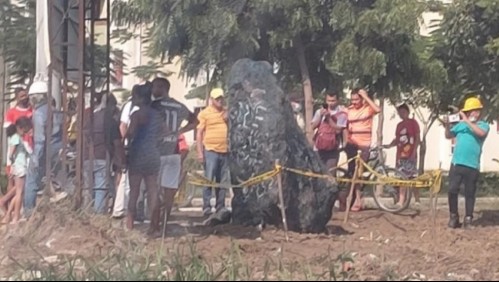 ¿Habrá caído un meteorito?: Conmoción por gigantesca roca que apareció de la nada en Colombia