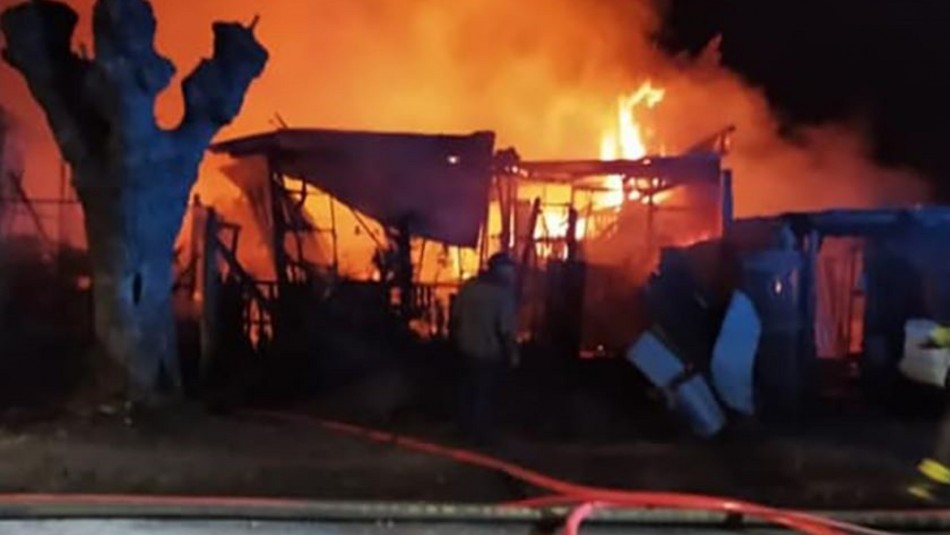 Hombre de 86 años muere en incendio que habría sido causado por familiares en estado de ebriedad Hombre de 86 años muere en incendio que habría sido causado por familiares en estado de ebriedad