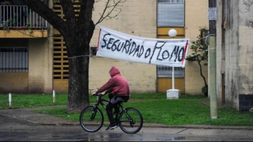 'No llamamos a la policía, matamos': vecinos instalan carteles para amenazar a delincuentes y narcotraficantes