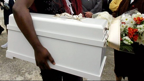 Padre va a retirar cuerpo de su bebé fallecido al hospital pero al abrir el ataúd encontraron una pierna