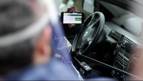 'No más chat': avanza proyecto para multar con hasta $160 mil a conductores que usen celulares