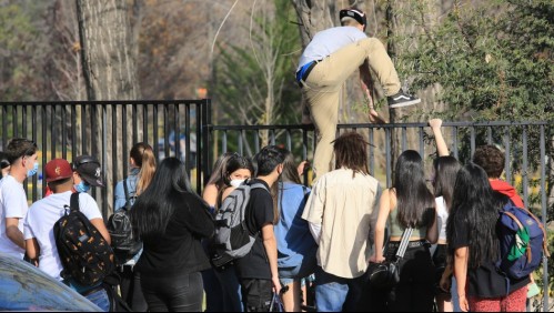 Denuncian que contagiado de coronavirus asistió a masiva fiesta en el Parque Padre Hurtado
