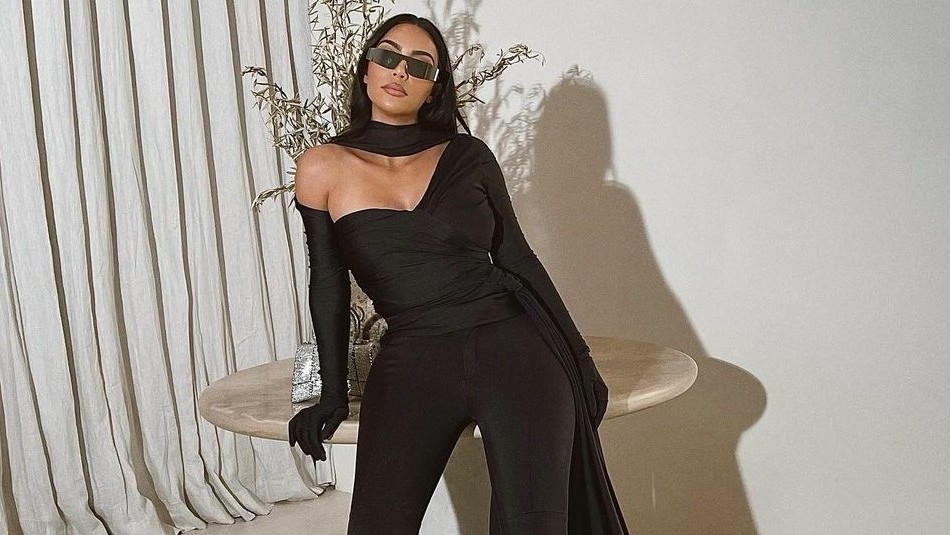 ¿Kim Kardashian y Kanye juntos de nuevo? Fans especulan con aparición de misteriosa figura junto a la modelo ¿Kim Kardashian y Kanye juntos de nuevo? Fans especulan con aparición de misteriosa figura junto a la modelo