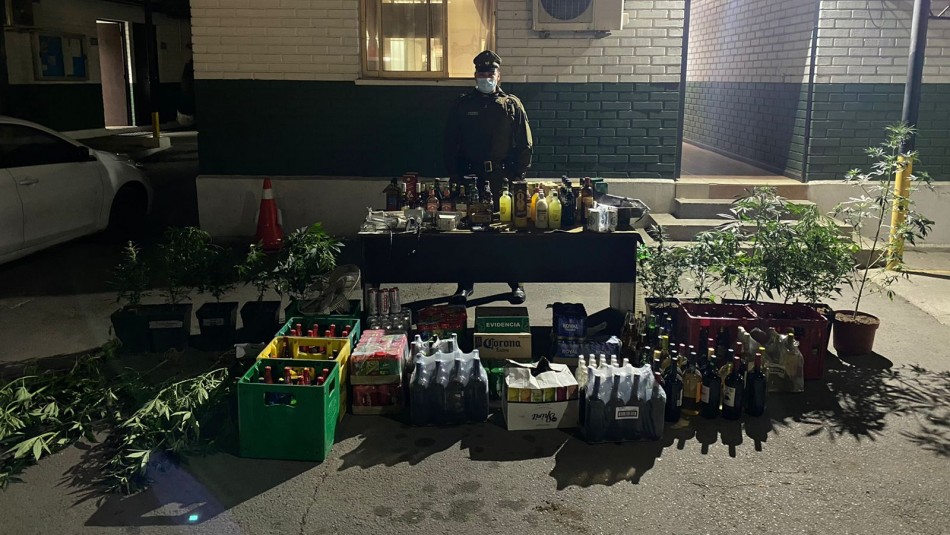 Incautan más de 10 millones de pesos en droga en pub clandestino en Renca Incautan más de 10 millones de pesos en droga en pub clandestino en Renca