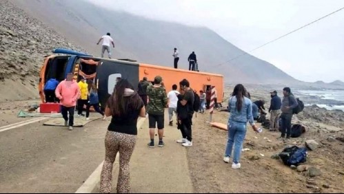 Bus de pasajeros se vuelca en Iquique y deja a 40 lesionados: 10 personas se encuentran en estado grave