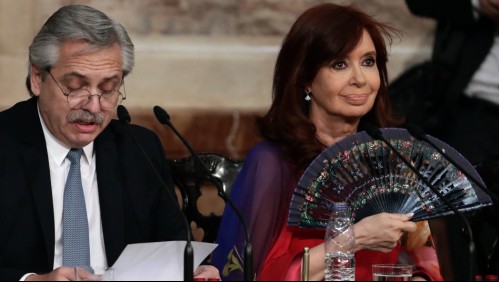 Cristina Kirchner desafía a Alberto Fernández y le pide cambio de gabinete en Argentina