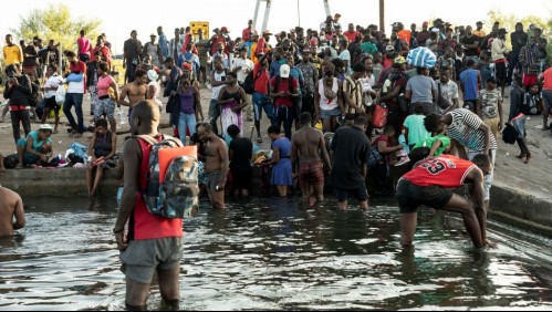 Crisis humanitaria: Unos 10.000 migrantes acampan bajo un puente en la frontera sur de Estados Unidos