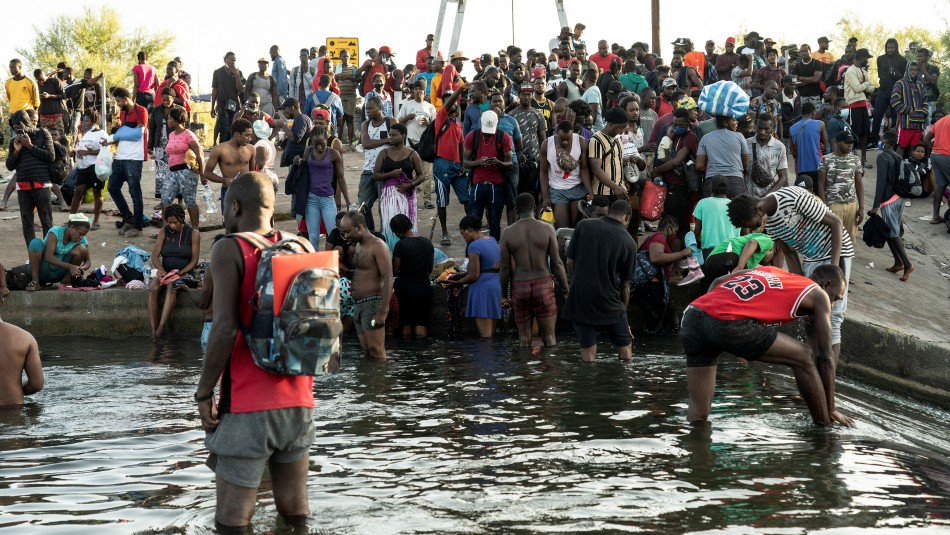 Crisis humanitaria: Unos 10.000 migrantes acampan bajo un puente en la frontera sur de Estados Unidos Crisis humanitaria: Unos 10.000 migrantes acampan bajo un puente en la frontera sur de Estados Unidos