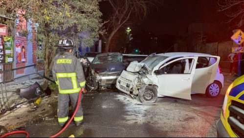 Noche de accidentes de tránsito deja lesionados graves, conductor ebrio detenido y autos volcados en la RM