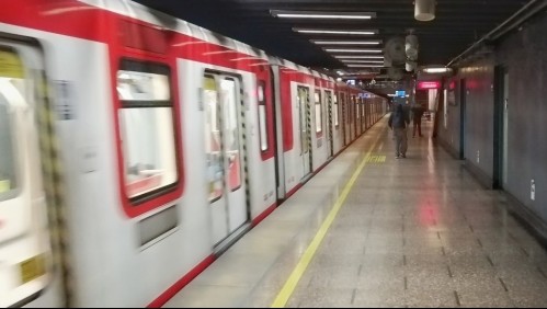 Metro de Santiago informa que dos de sus estaciones se encuentran cerradas