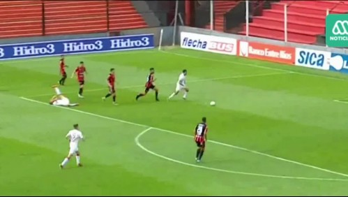 Increíble: Jugador se pasa a medio equipo rival, pero falla el gol solo frente al arco