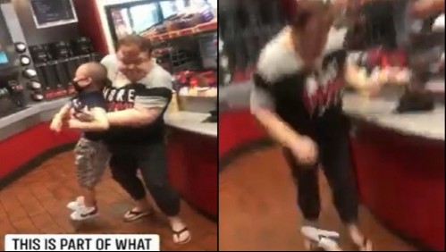 Detienen a madre de un niño autista de 9 años que lo lanzó al piso en una estación de servicio