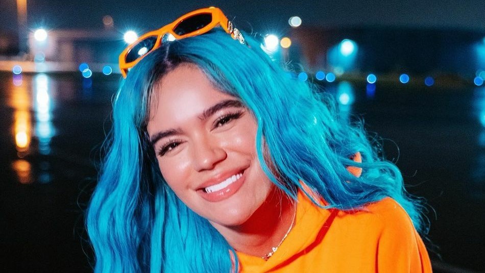 Karol G sorprende a sus fans con su look más renovado y excéntrico: Se tiñe las cejas azules Karol G sorprende a sus fans con su look más renovado y excéntrico: Se tiñe las cejas azules