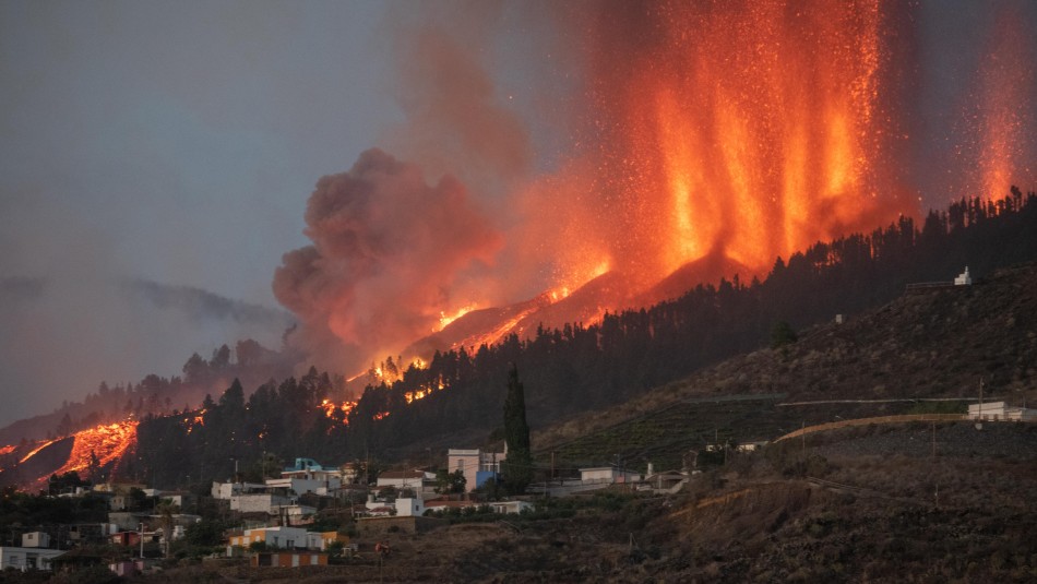 volcan-espana-erupcion Erupción volcánica en España arrasa con más de 320 edificios y levanta alerta por gases tóxicos