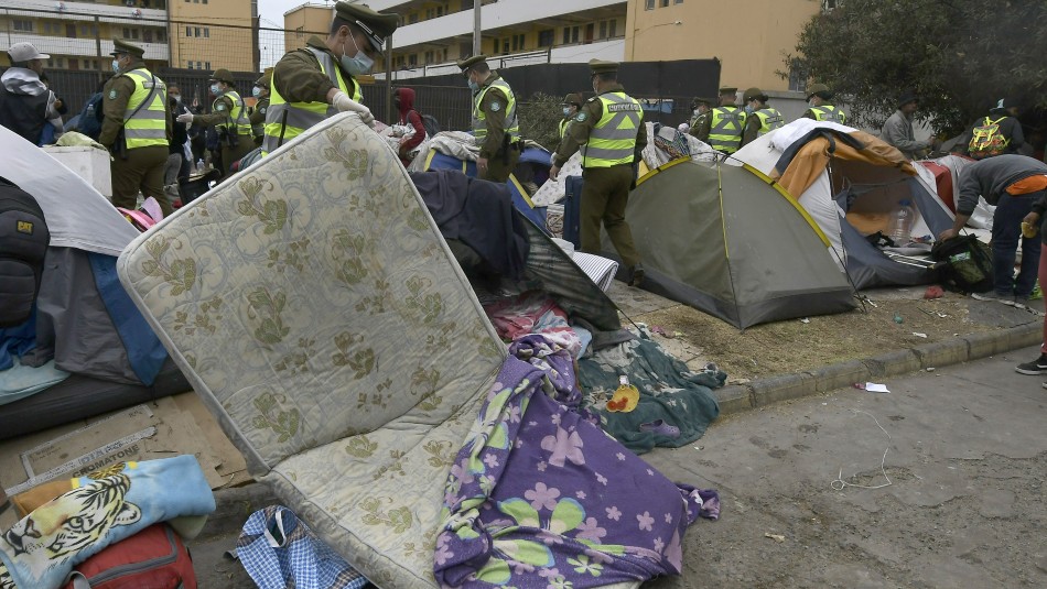 Defensoría de la Niñez ejercerá acciones legales tras desalojo de migrantes en Plaza Brasil de Iquique Defensoría de la Niñez ejercerá acciones legales tras desalojo de migrantes en Plaza Brasil de Iquique