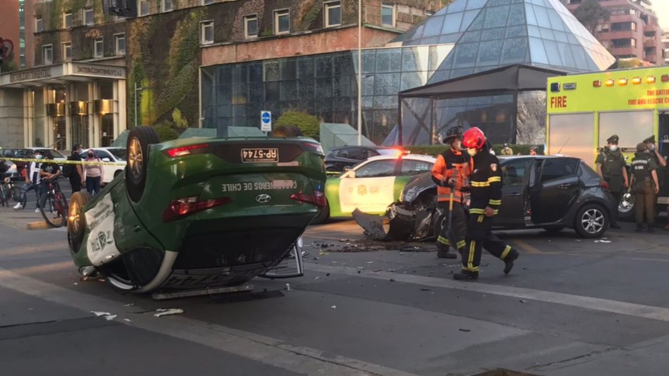 Dos carabineros y un conductor civil resultan lesionados tras choque protagonizado por radiopatrulla Dos carabineros y un conductor civil resultan lesionados tras choque protagonizado por radiopatrulla