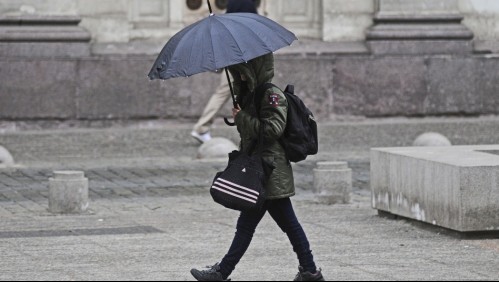 Llovizna matinal sorprende a santiaguinos tras jornada de intenso calor