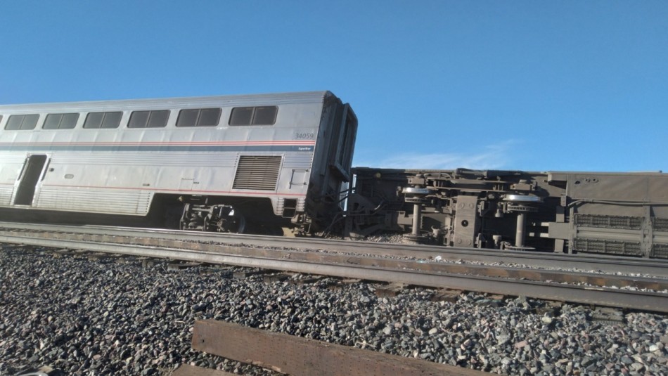 Tres fallecidos y más de 50 heridos tras descarrilamiento de tren en Estados Unidos Tres fallecidos y más de 50 heridos tras descarrilamiento de tren en Estados Unidos