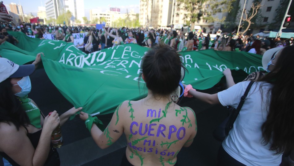 Manifestaciones en Plaza Italia provocan desvíos de tránsito y cierre de estación de Metro Manifestaciones en Plaza Italia provocan desvíos de tránsito y cierre de estación de Metro
