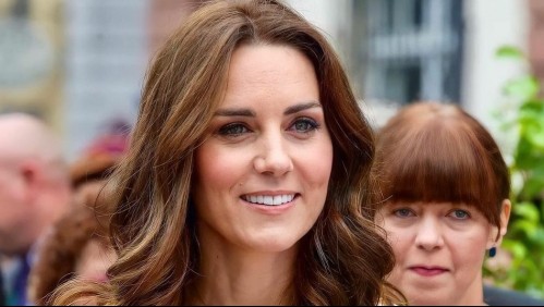 Kate Middleton reaparece en la alfombra roja y se viste de oro en un glamoro vestido: La llaman la 'Chica Bond'