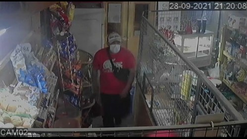 Cámaras de seguridad muestran violento asalto en almacén de Maipú: 'Existe temor entre los vecinos'