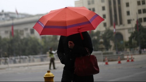 'Está cambiando en alguna medida el tiempo': anuncian llovizna matinal en Santiago para el sábado