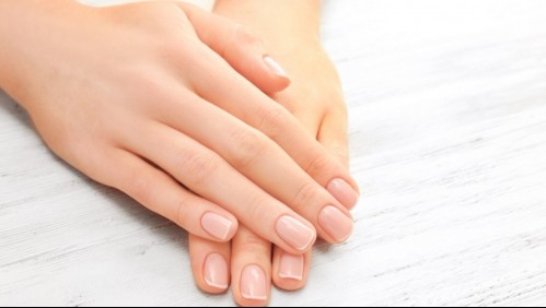 'Pueden causar quemaduras': Sernac se suma a advertencia sobre productos utilizados para uñas y pestañas postizas