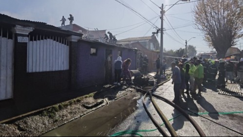 Incendio en la comuna de Renca deja una persona fallecida y 3 viviendas afectadas