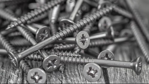 'Nunca habíamos visto nada parecido': Hallan un kilo de clavos y tornillos en estómago de un paciente