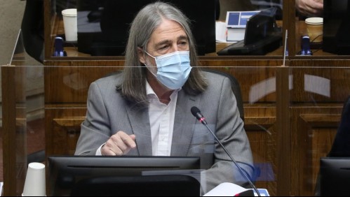 Senador Letelier cambia su postura inicial y dice que 'no me cierro al cuarto retiro'