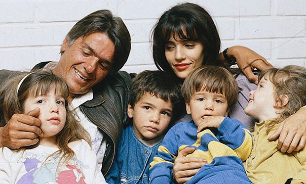 Mónica Aguirre junto a Gervasio y sus 4 hijos