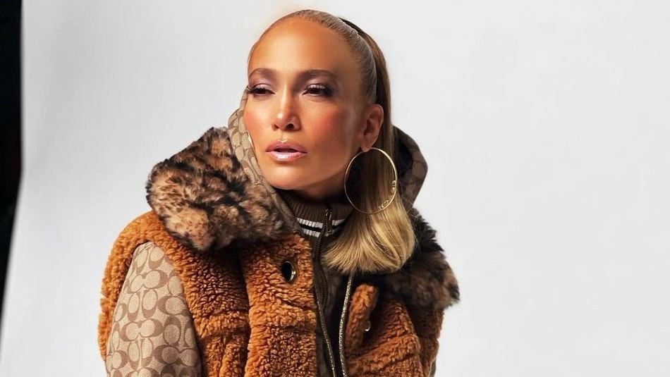 Jennifer Lopez luce un radical cambio de look: Ahora tiene el cabello rosa