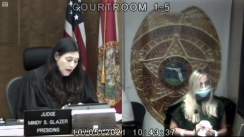 Maestra es detenida por tener relaciones sexuales con un estudiante de 14 años en su vehículo