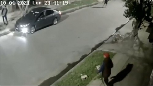 Policía mató a dos ladrones que intentaron robarle el auto: Recibió impacto en el tórax