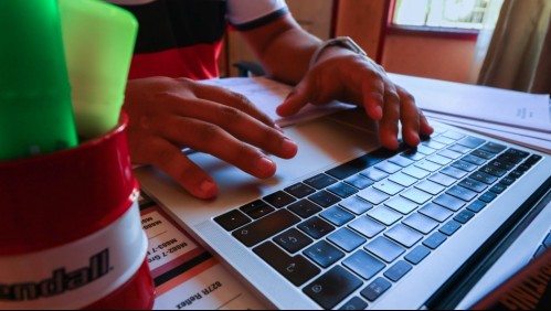 Suspenden a profesor por comentarios sexistas: Recomendó a alumnas aprender a cocinar para no ser agredidas