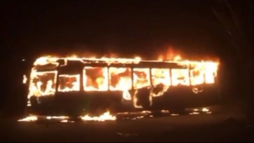 Tres buses fueron quemados en medio de manifestaciones en Villa Francia