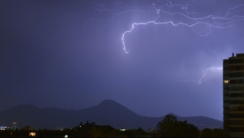 Lluvia en Santiago para este viernes: pronostican además posible tormenta eléctrica para la Región Metropolitana