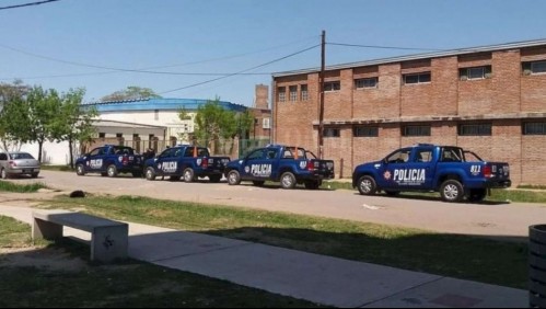 Padres matan al perro y le prenden fuego a la casa de profesor acusado de abusos sexuales en jardín infantil