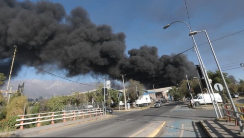 Incendio en Macul: Delegado presidencial reporta una persona fallecida