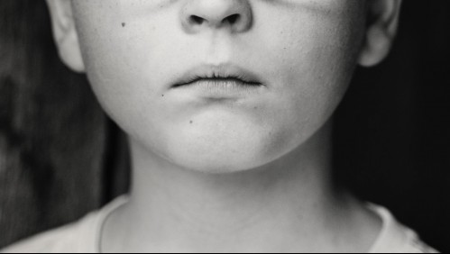 Detienen a mujer acusada de matar de hambre al hijo de su novio: Pesaba apenas 15 kilos al momento de su muerte