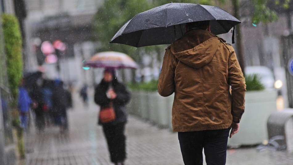lluvia-en-santiago Pronostican probables precipitaciones para este jueves en Santiago: revisa cuánta agua caería