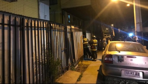 Bebé queda en riesgo vital tras violento incendio: estaba al cuidado de una niña de 10 años en la casa