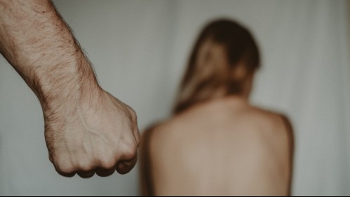 'Te voy a matar': Hombre amenazó a su pareja con un cuchillo y las hijas defendieron a su madre