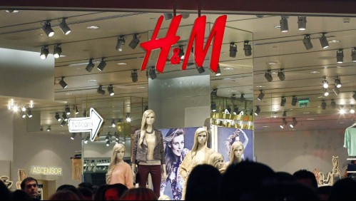 H&M lanza servicio de venta online con despacho a todo Chile: tendrán envío gratis por compras sobre $30 mil